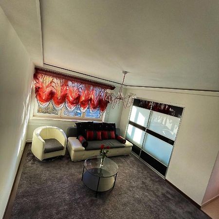 Luxury Red Apartment By Marta 라돔 외부 사진